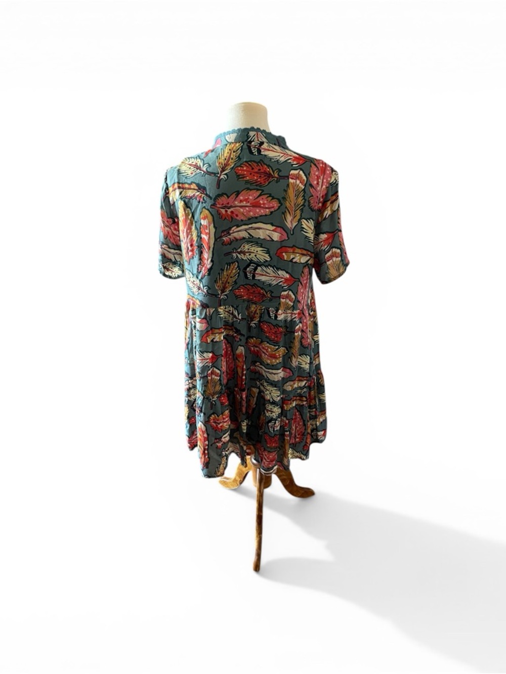 #331, Double D Ranchwear Feather Print Short Sleeve dress, size M - Picture 2 of 3